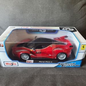 Ferrari FXX K - Red Race Car #10 : Die Cast Maisto Special Edition 1:18 scale
